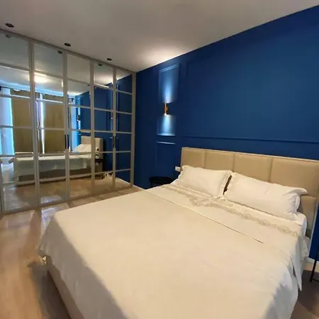 Sara Blue Τίρανα